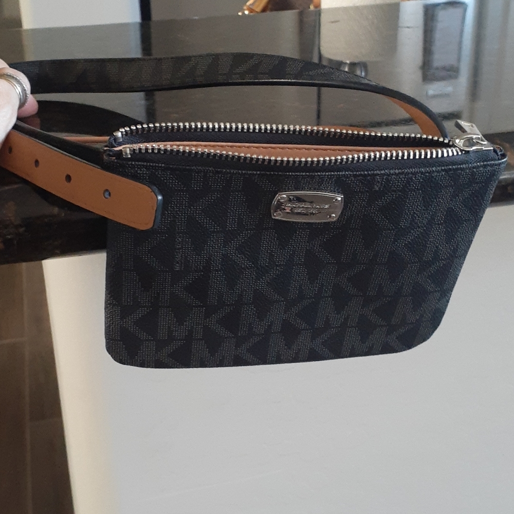 New without tags. Michael Kor fanny pack.